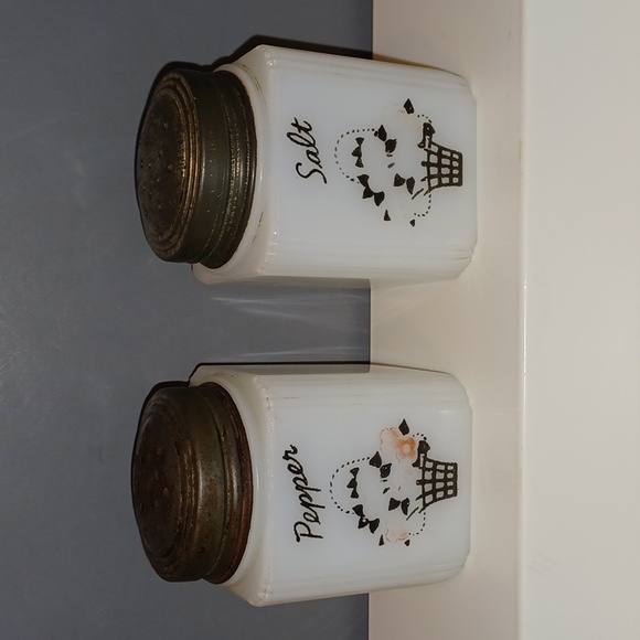 ORIGINAL Vintage Art Deco Milk Glass Basket Bouquet Salt & Pepper Shaker Set - Picture 1 of 11
